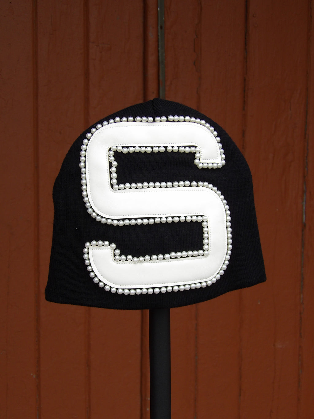 s85 Black Beanie
