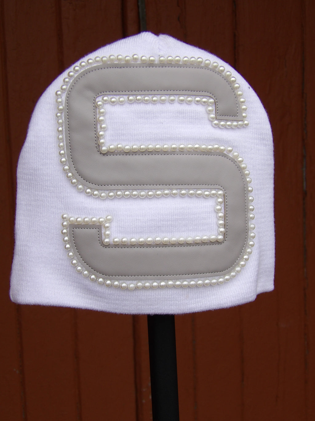 s85 White Beanie